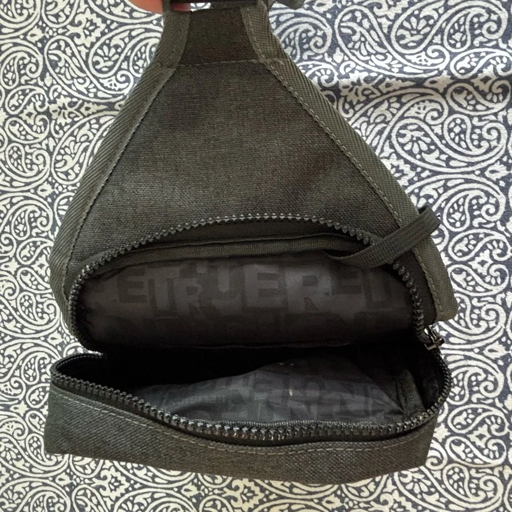 TRUE RELIGION Dark Gray Crossbody Bag Zippered Pockets & card slots Size 10 x 8”